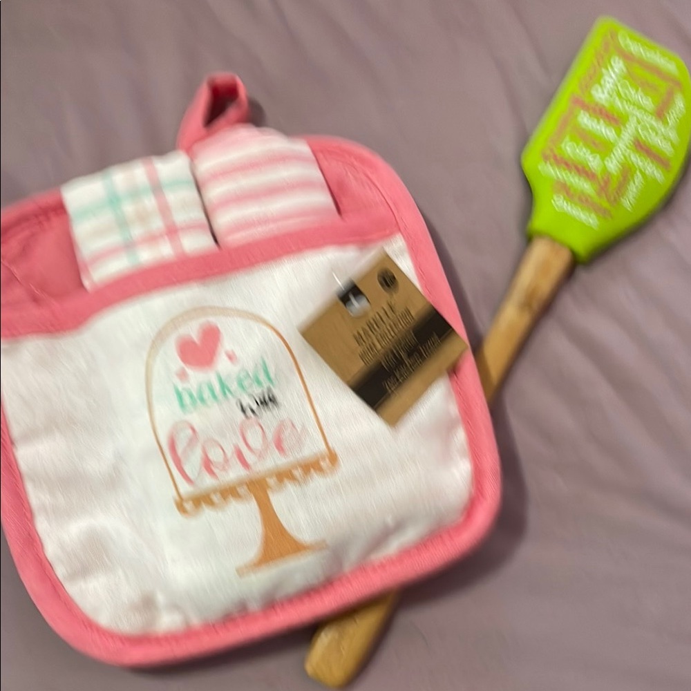 Pink and White Quilted Kitchen Linens Set and pampered Chef spatula